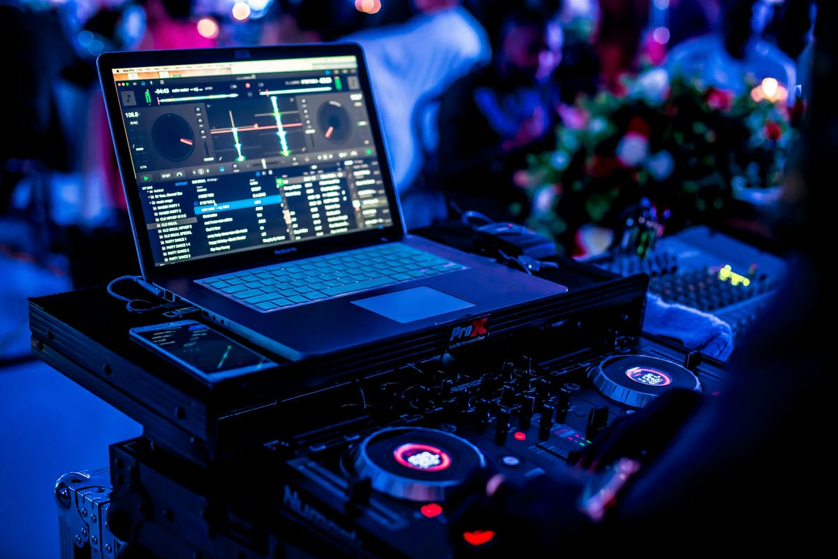 Tips for Hiring a Great Wedding DJ for your Wedding